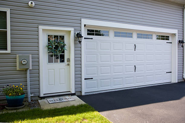 24/7 Emergency Garage Door Panel Replacement experts in Bridgeport, WA